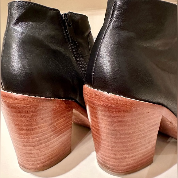 EUC Loeffler  Randall “Ella” Black Leather Ankle Boot. Size 6.5 - Picture 7 of 13